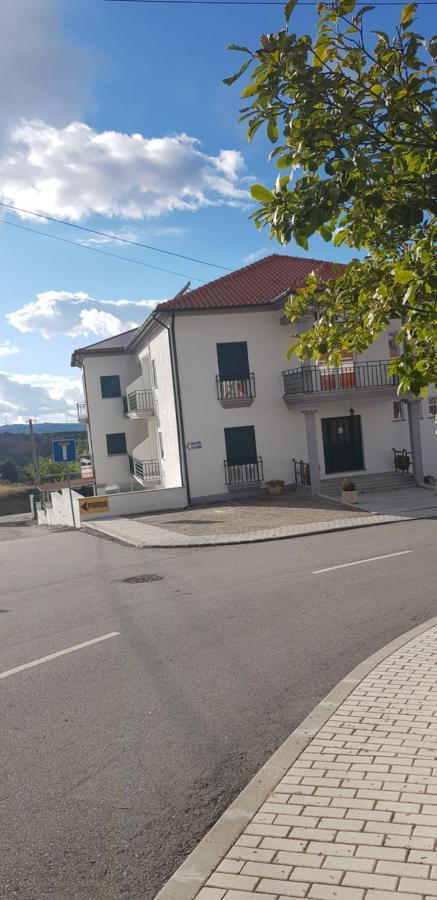 Ferrinho Hotell Guarda Eksteriør bilde