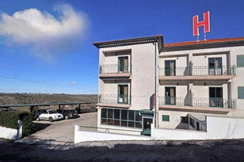Ferrinho Hotell Guarda Eksteriør bilde