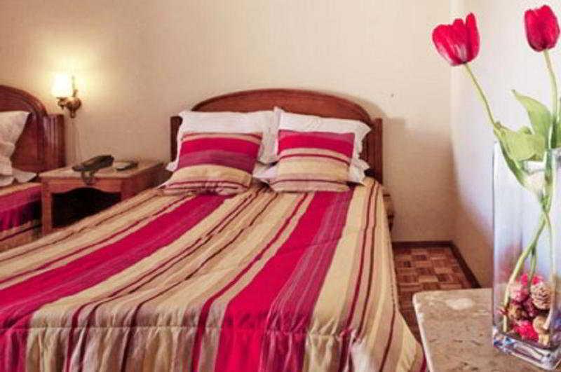 Ferrinho Hotell Guarda Eksteriør bilde